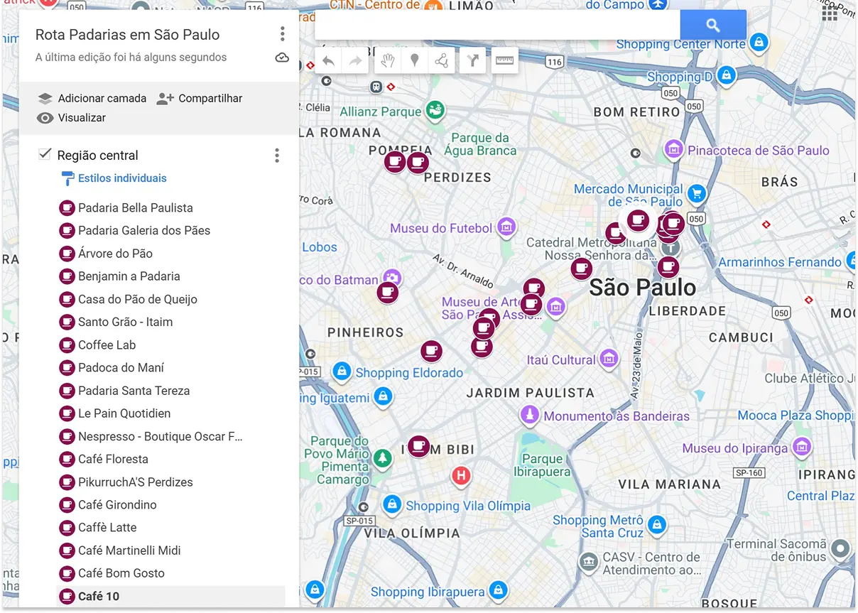 Captura de tela inteira mostrando um mapa do My Maps com diversas padarias marcadas por ícones de xícaras na cor vinho.