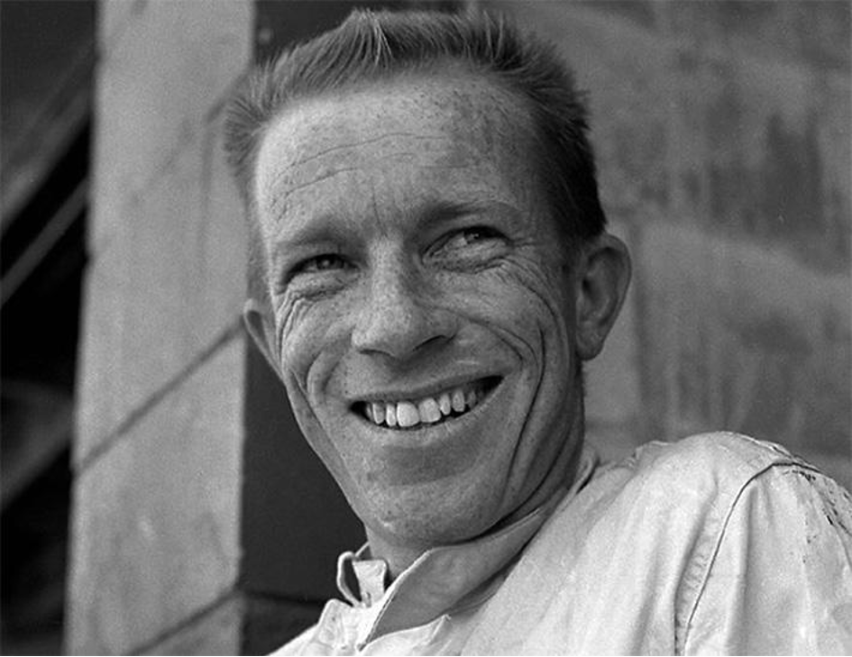 Il est des GP de Formule 1 qui n’ont, à priori, aucune raison de laisser une trace marquante dans l’histoire de l’automobile. Parfois, cependant le destin s’en mêle et ce qui ne devait être qu’une enième manche du championnat du monde devient un jalon important dans la petite histoire des GP. C’est le cas pour celui du Mexique 1965. Dernière manche de la saison, titre déjà joué, personne ne pouvait imaginer qu’il verrait la première victoire d’Honda au championnat du monde F1 ainsi que la première et unique victoire d’un pilote méconnu, mais attachant : Richie Ginther.