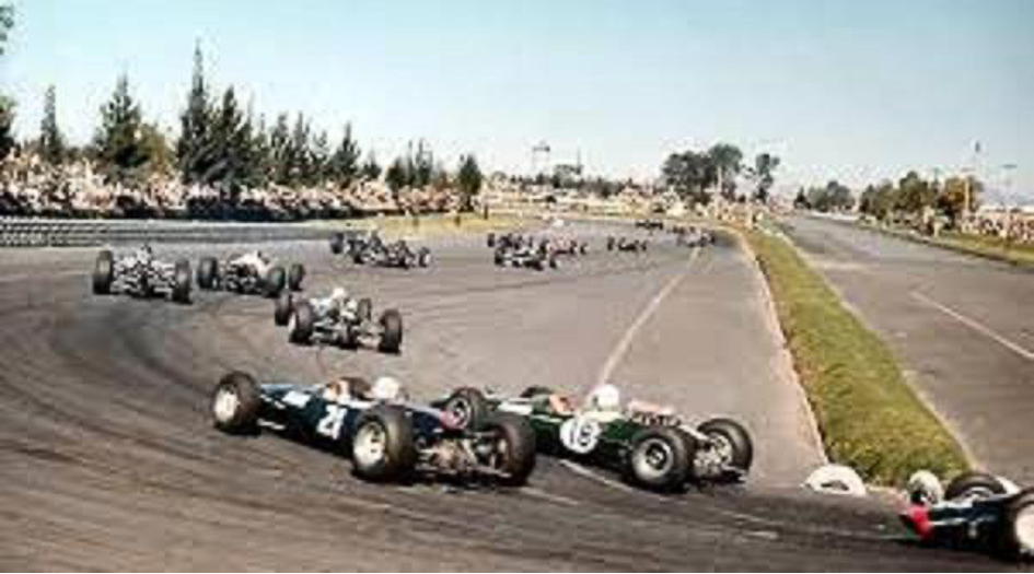 Il est des GP de Formule 1 qui n’ont, à priori, aucune raison de laisser une trace marquante dans l’histoire de l’automobile. Parfois, cependant le destin s’en mêle et ce qui ne devait être qu’une enième manche du championnat du monde devient un jalon important dans la petite histoire des GP. C’est le cas pour celui du Mexique 1965. Dernière manche de la saison, titre déjà joué, personne ne pouvait imaginer qu’il verrait la première victoire d’Honda au championnat du monde F1 ainsi que la première et unique victoire d’un pilote méconnu, mais attachant : Richie Ginther.