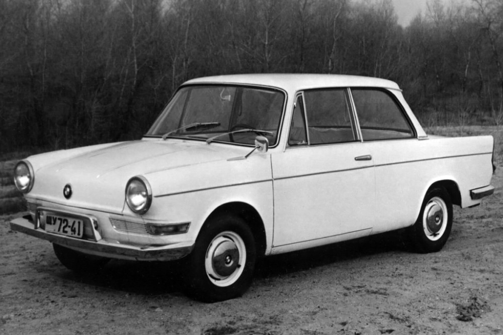 BMW 700