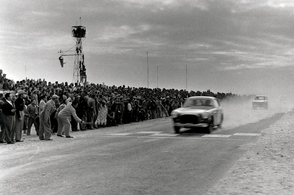 Arrivée des deux Ferrari