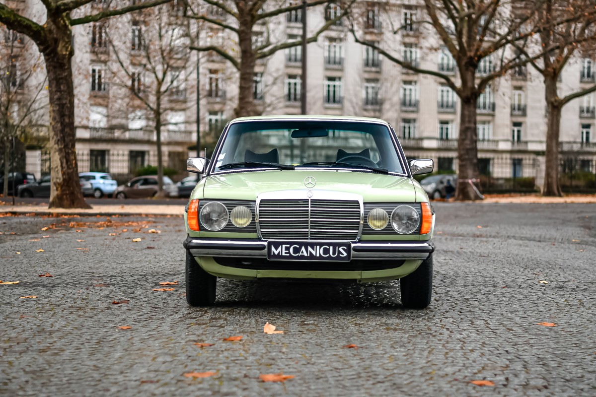 Mercedes-Benz 250 W123