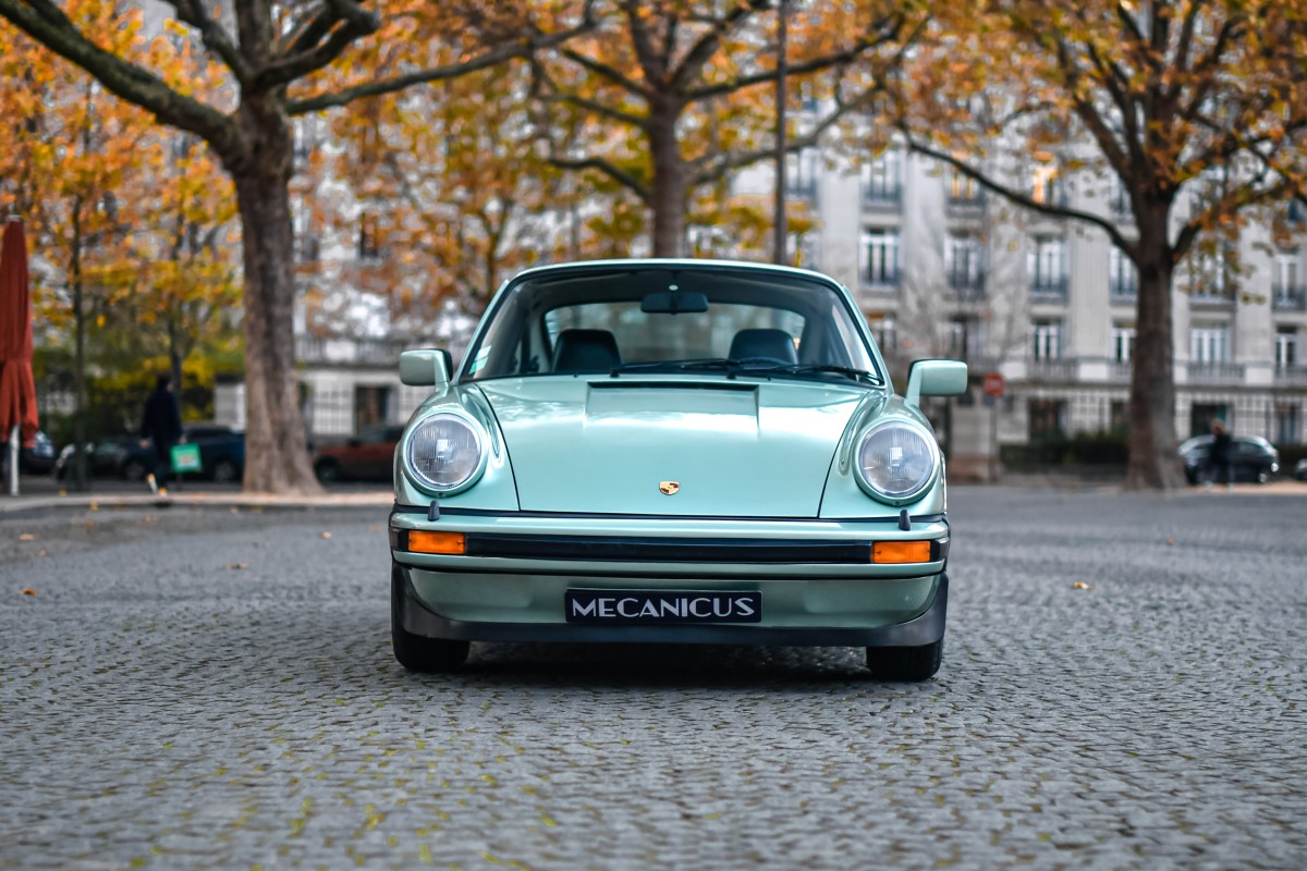 Porsche 911 Carrera 3.0 *Ice Green Metallic*