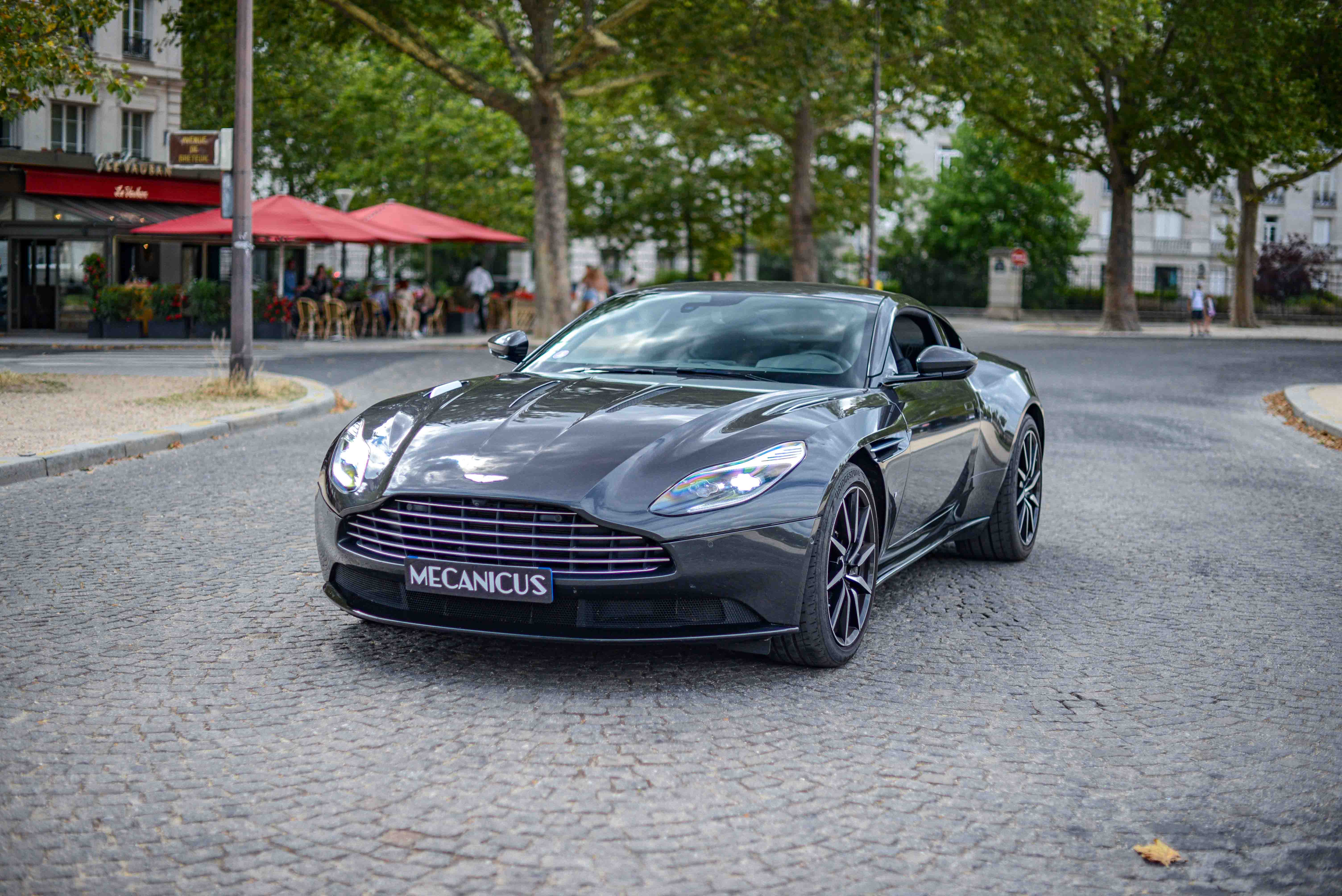 Aston Martin DB11 V12 Grise Mecanicus Paris