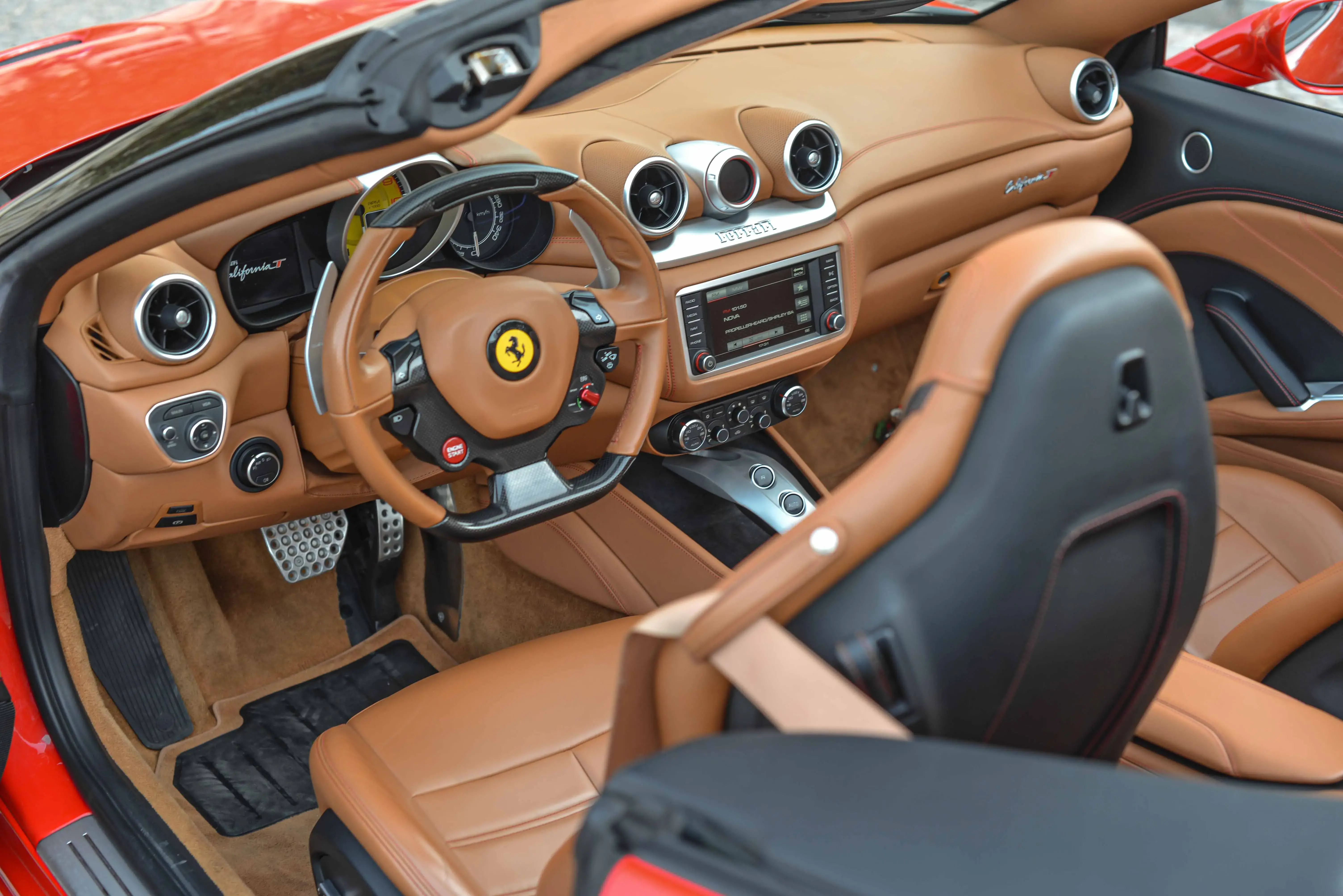 Ferrari California T Cuir Mecanicus Paris