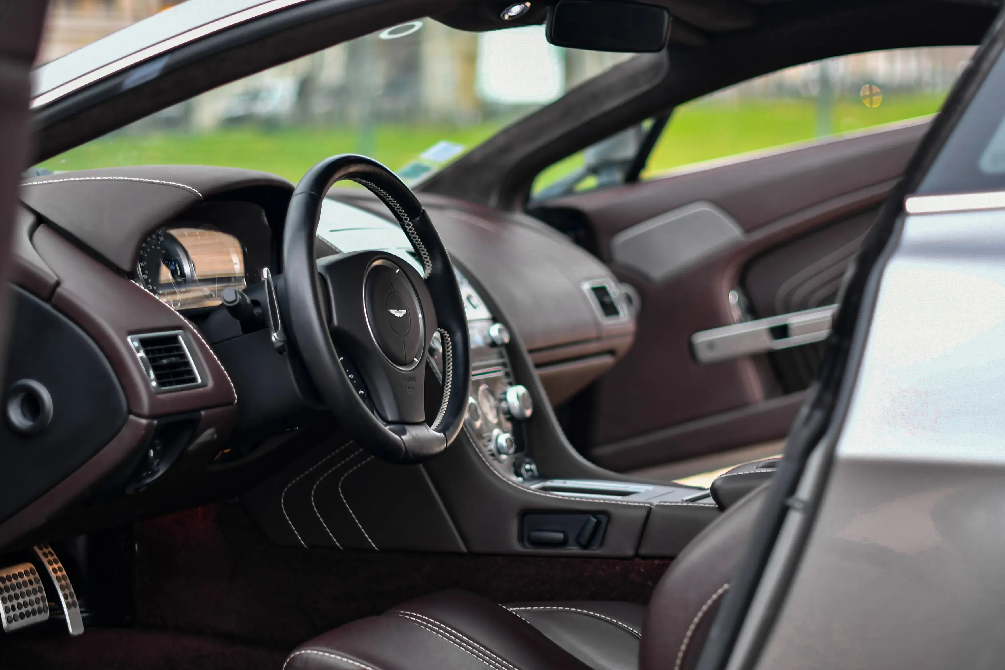 Intérieur Aston Martin V8 Vantage S en cuir Mecanicus Paris