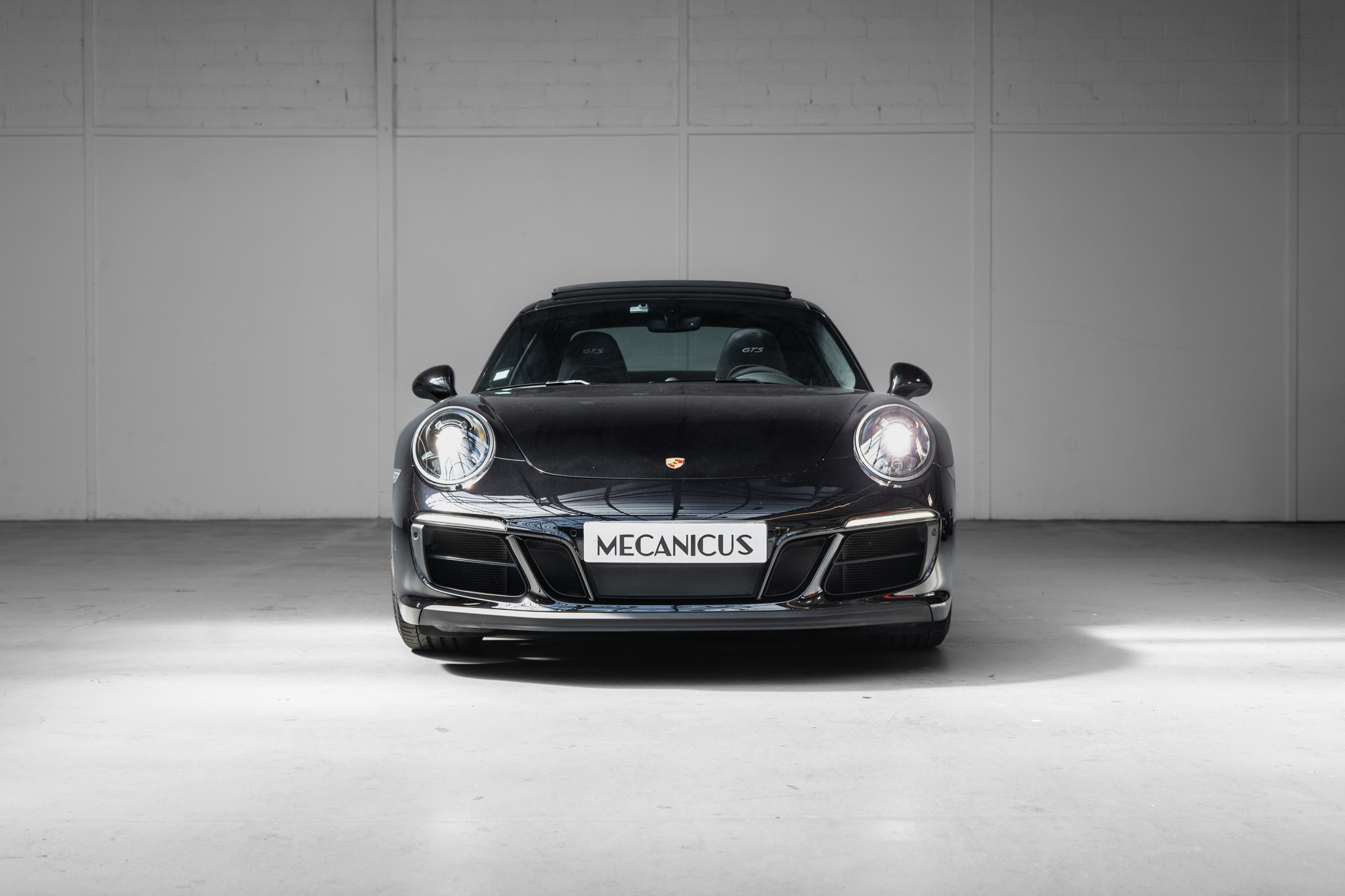 Porsche 911 991.2 Carrera 4 GTS *Jet Black / 100% Porsche serviced*