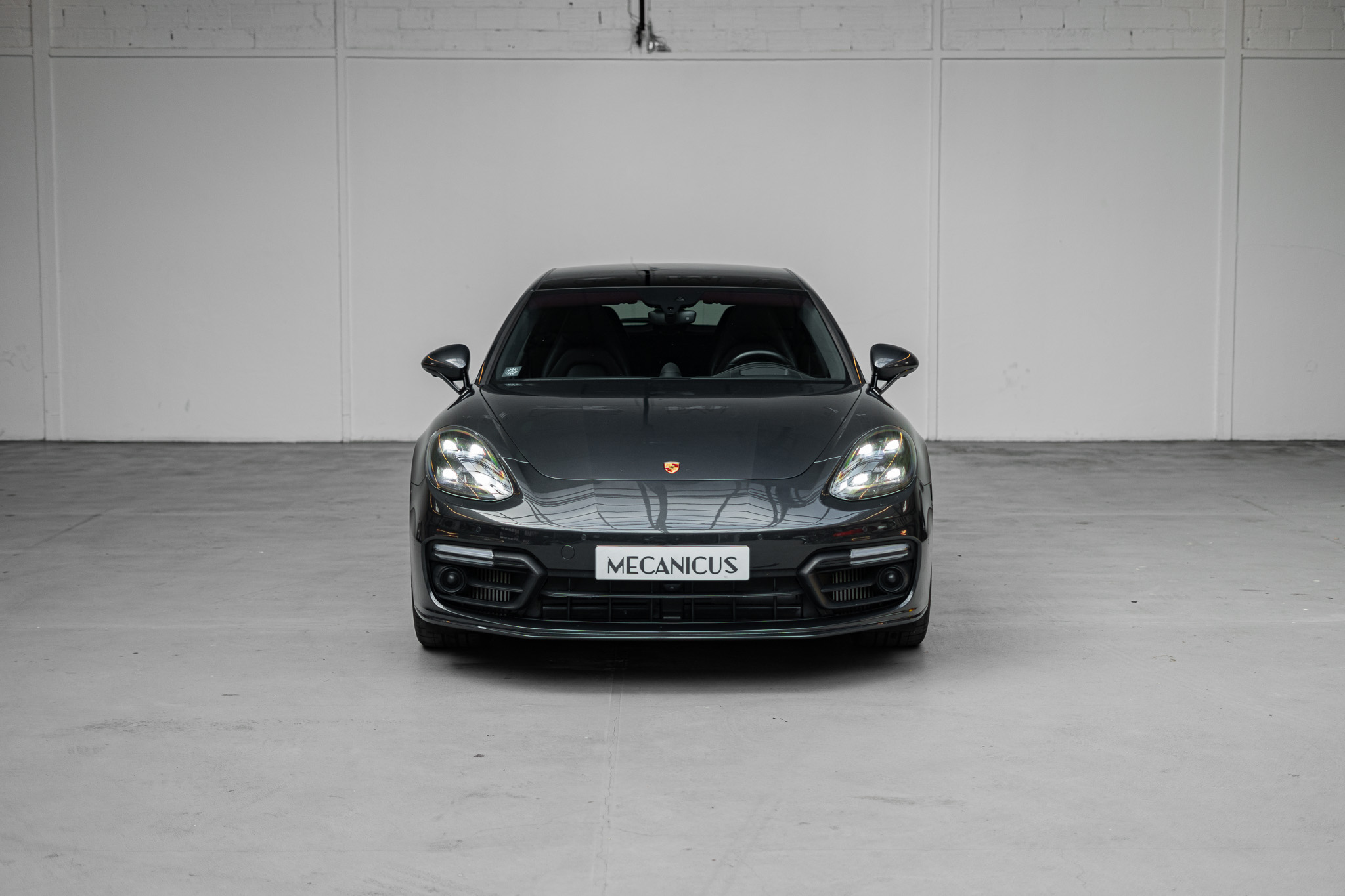 Porsche Panamera 4 E-Hybrid Sport Turismo *100% Porsche serviced exclusively / Volcano Grey*