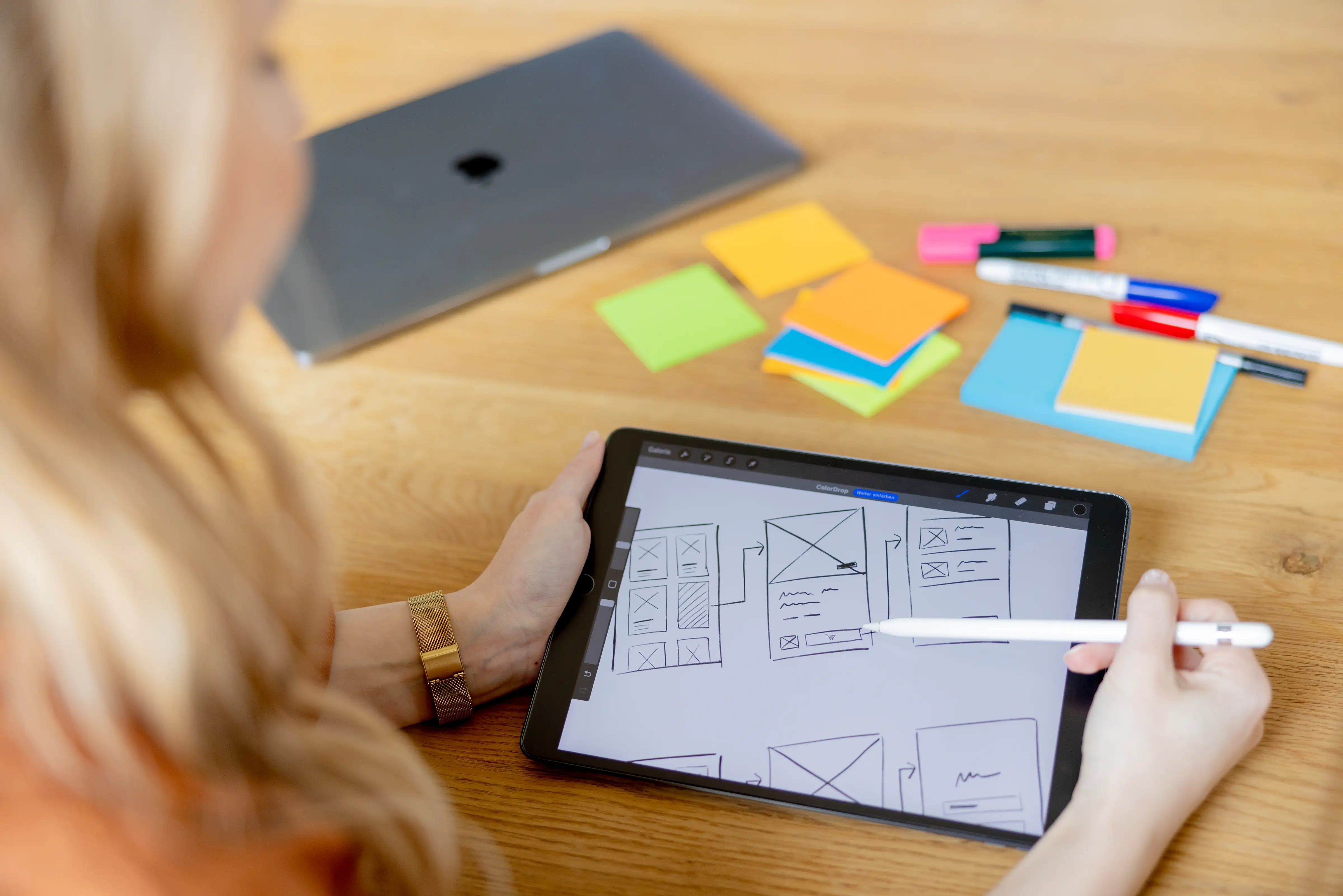Ein Tablet mit einer möglichen Customer Journey am Black Friday