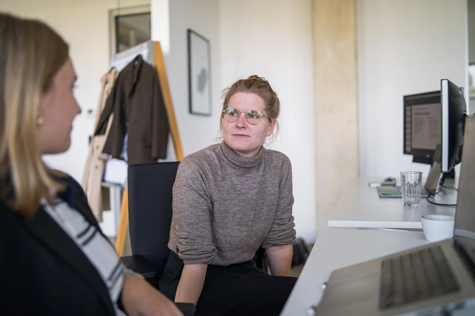 Zwei Mitarbeitende sprechen über den DPP.