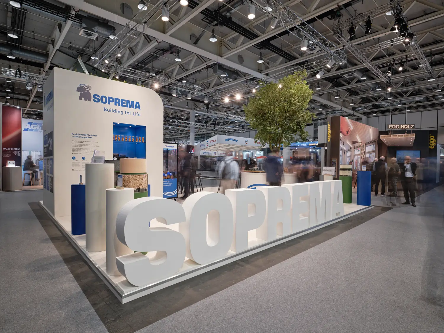 Gesamtansicht des Soprema-Messestands auf der Swissbau 2026.