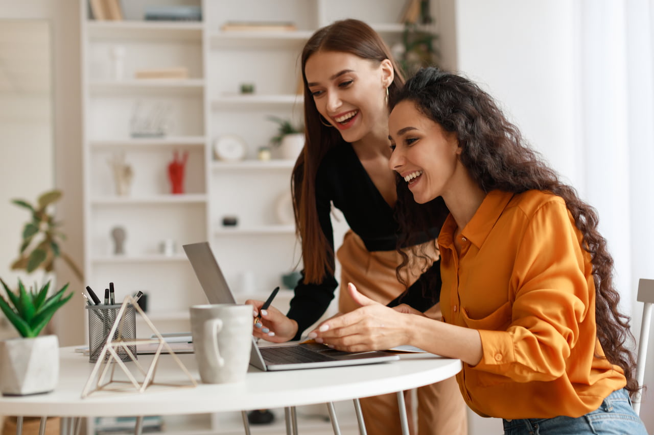 Jak zmienia się rynek HR? Czego oczekują pracownicy i pracodawcy? Omawiamy najważniejsze trendy w HR i rekrutacji w 2025 roku