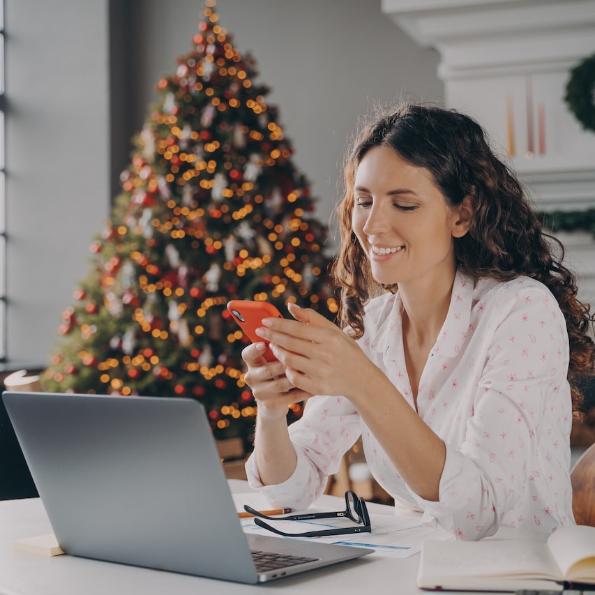 Premia świąteczna dla pracowników – komu przysługuje, ile i jak rozliczyć?