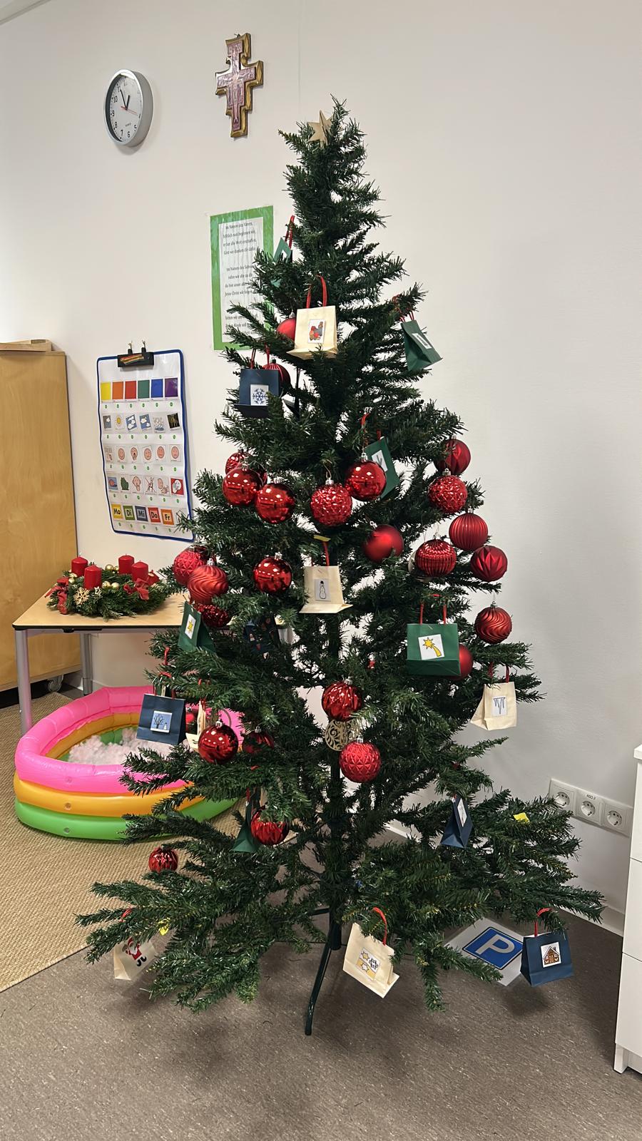 Weihnachtliche Stimmung an der Sonderschule Zistersdorf 🎄✨