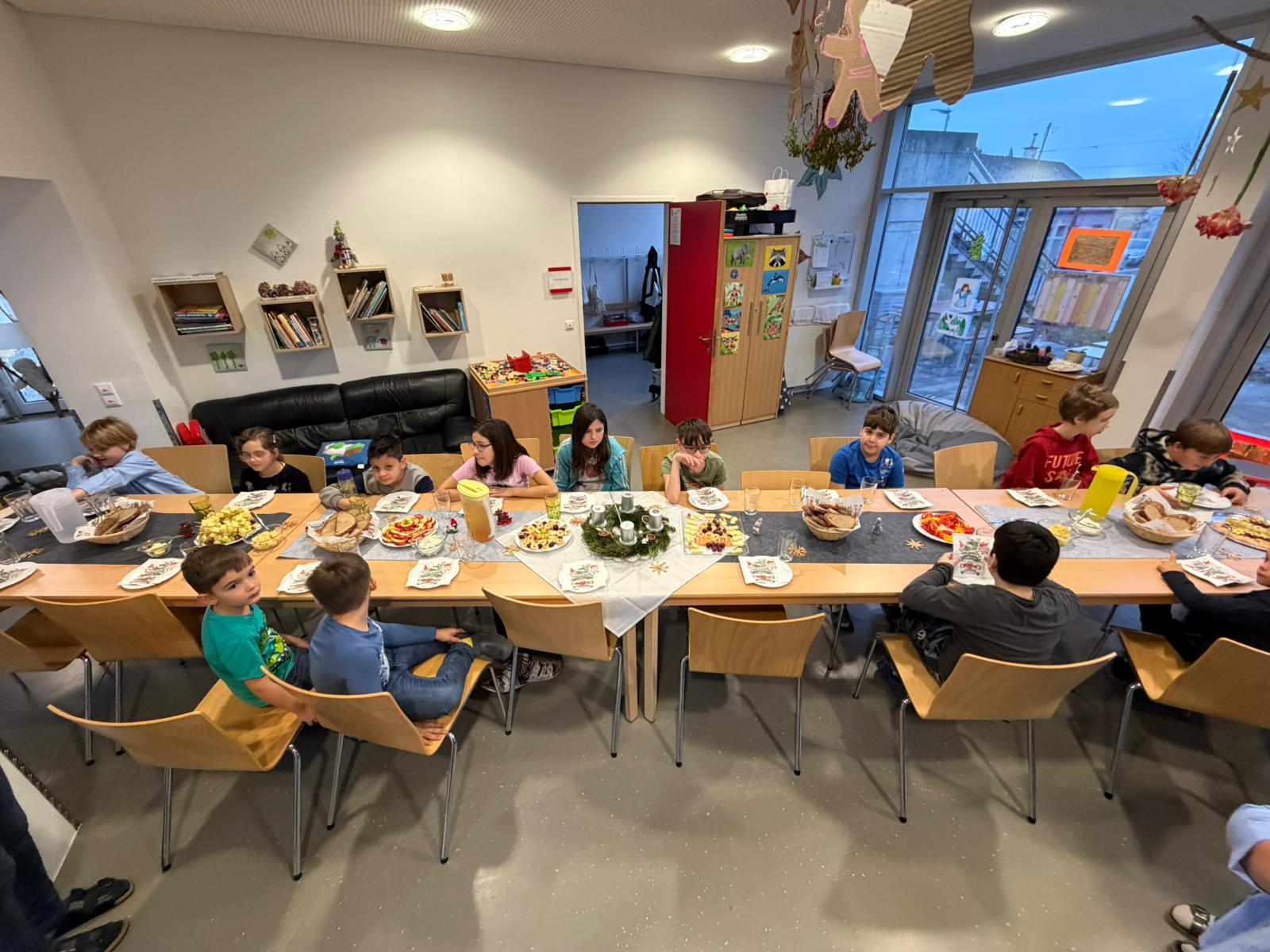 Gemeinsame Schuljause 3. und 5. Klasse🐟🦊🐸