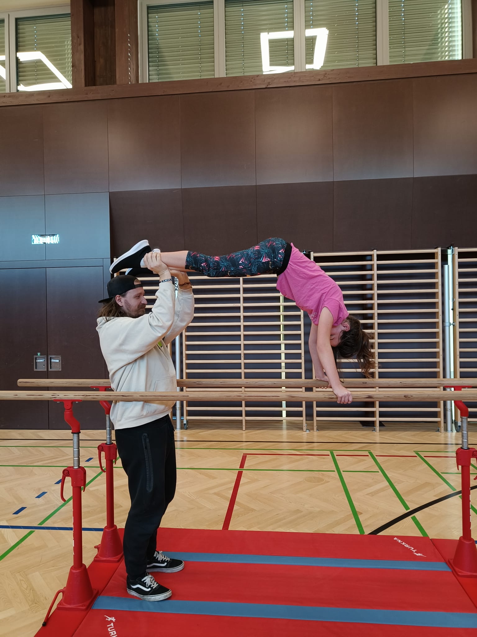 Hopsi Hopper zu Besuch – Bewegung, Spiel & Spaß im Turnsaal 🤸♀️🎉