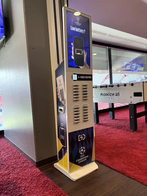 Borne Plug'Heur sur le tapis rouge de l'UEFA Champions League