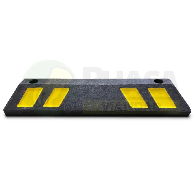Imagen de Topes para estacionamiento Premium 60 que ofrece Phasa para otorgar una mejor seguridad en distintos espacios viales