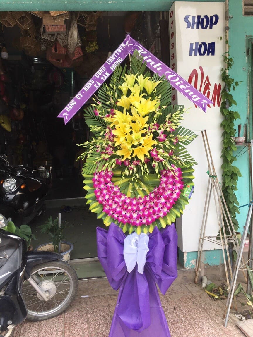 đặt hoa viếng đám tang