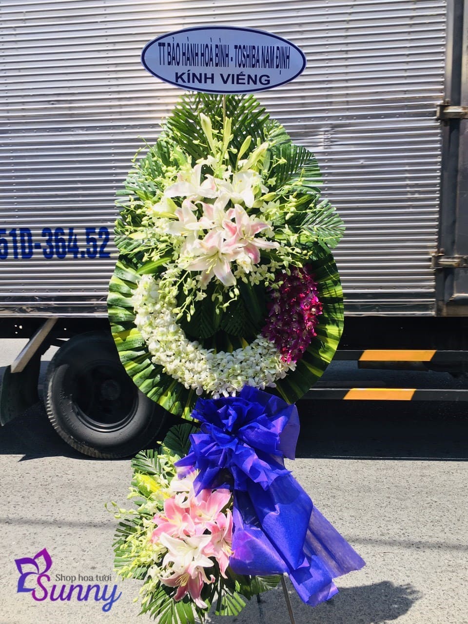 đặt hoa viếng đám tang