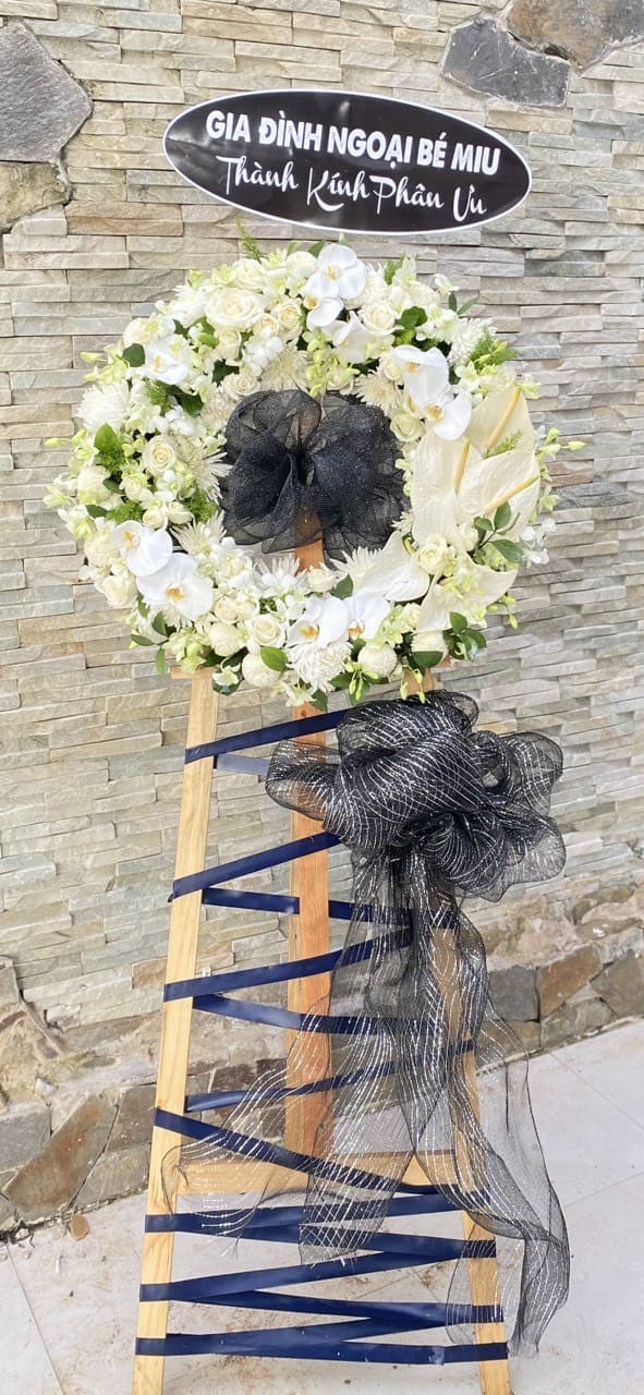 đặt hoa viếng đám tang