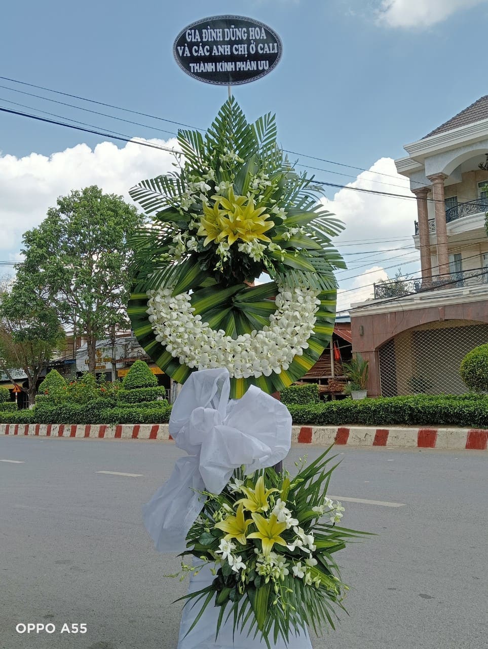 đặt hoa viếng đám tang