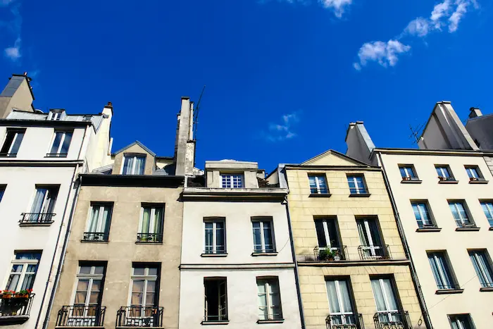 Découvrez les avantages de l'investissement immobilier locatif pour générer des revenus passifs et sécuriser votre avenir. Rejoignez notre formation pour apprendre à investir.