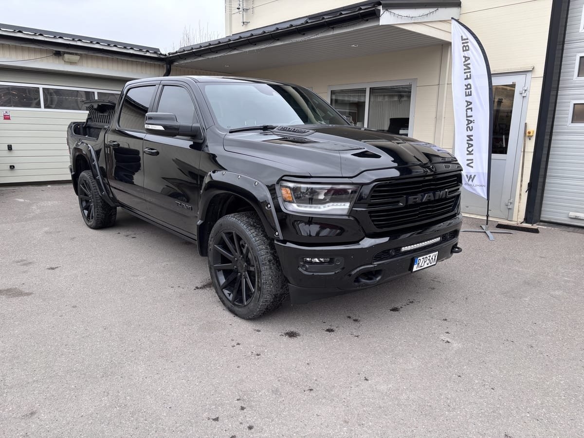 RAM 1500 Crew Cab 5.7 V8 HEMI Flex Fuel 4x4 Laramie NIGHT Euro 6