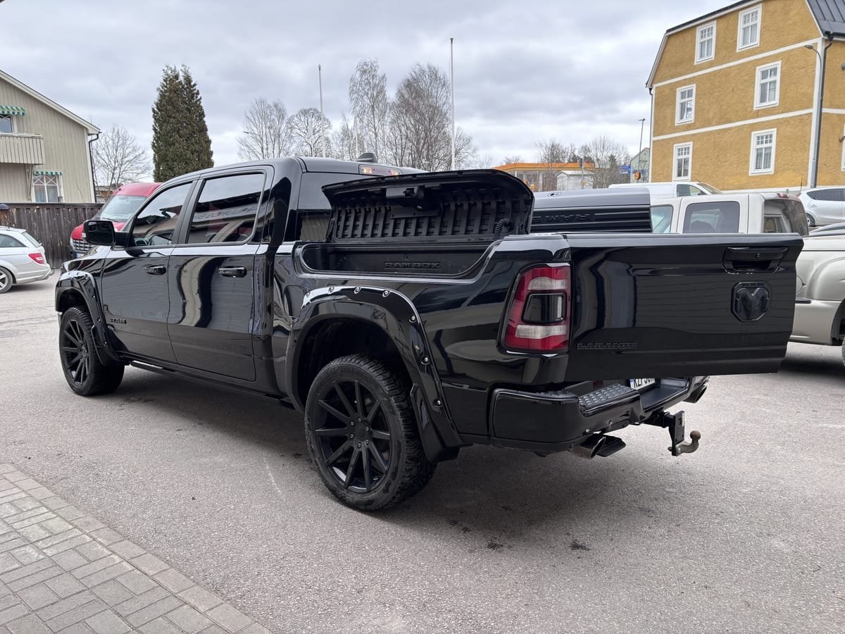 RAM 1500 Crew Cab 5.7 V8 HEMI Flex Fuel 4x4 Laramie NIGHT Euro 6