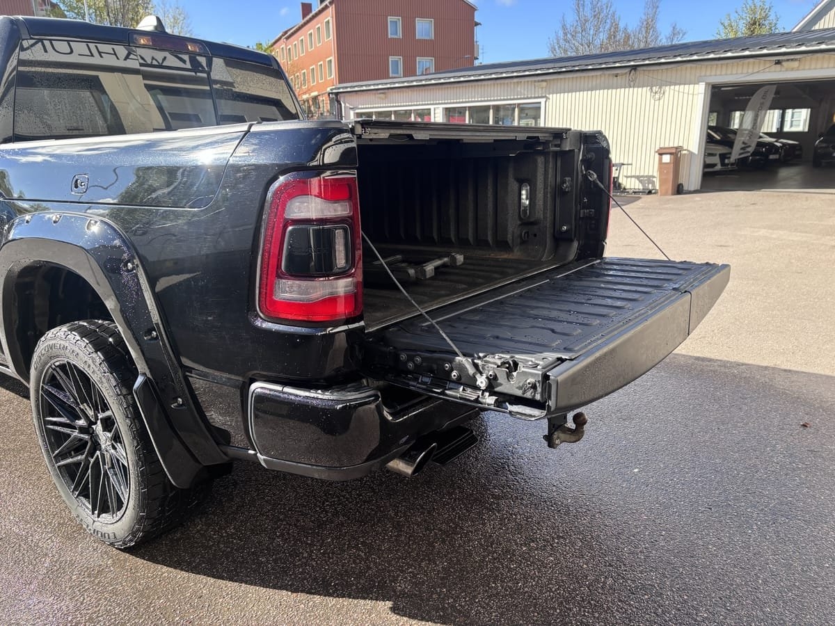 RAM 1500 Crew Cab 5.7 V8 HEMI Flex Fuel 4x4 Laramie NIGHT Euro 6