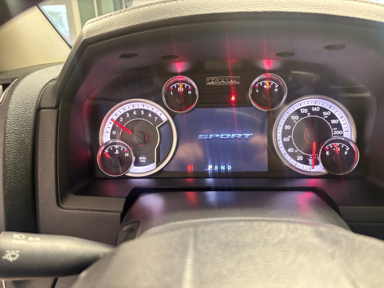 RAM 1500 Dubbelhytt 5'7" 5.7 V8 HEMI 4x4TorqueFlite SPORT Euro 5
