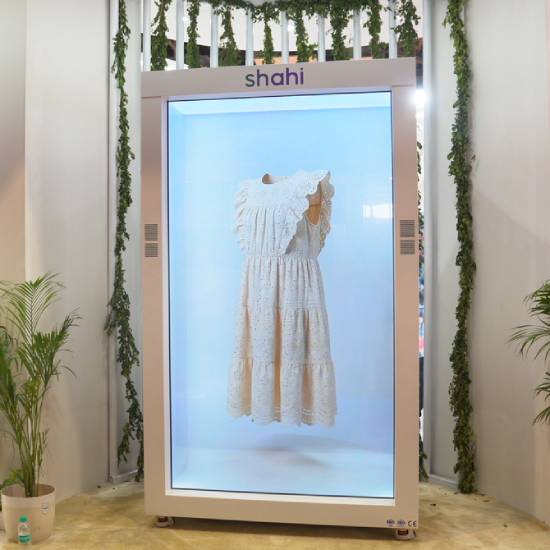 Life-size digital fashion sample displayed in HoloBox911