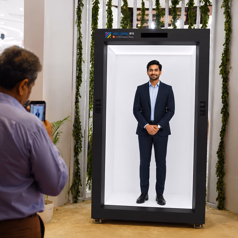 HoloBox911 delivering life-size holographic presenters for exhibitions, trade shows, conferences, and live business events.