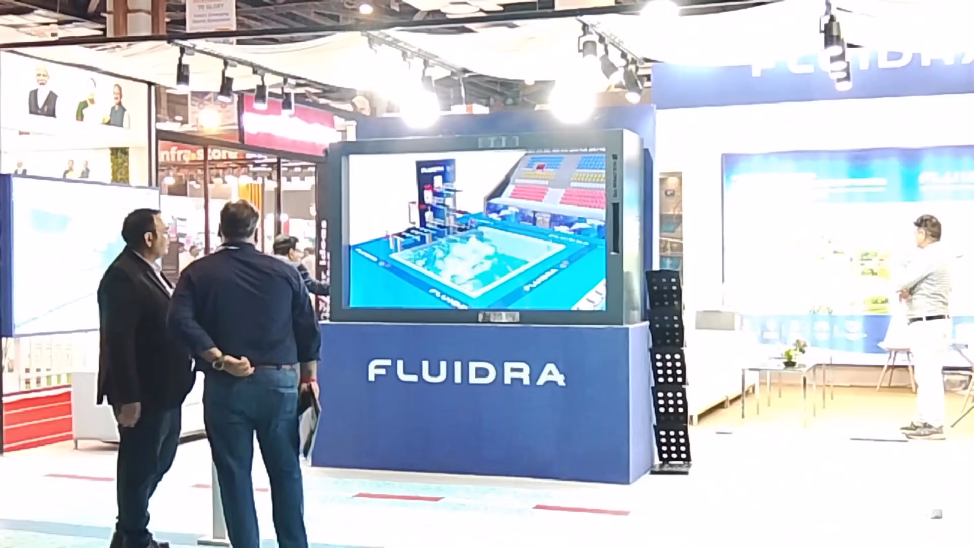 Visitor exploring Fluidra's diving pool on the HoloBox911 at SFI Expo 2026