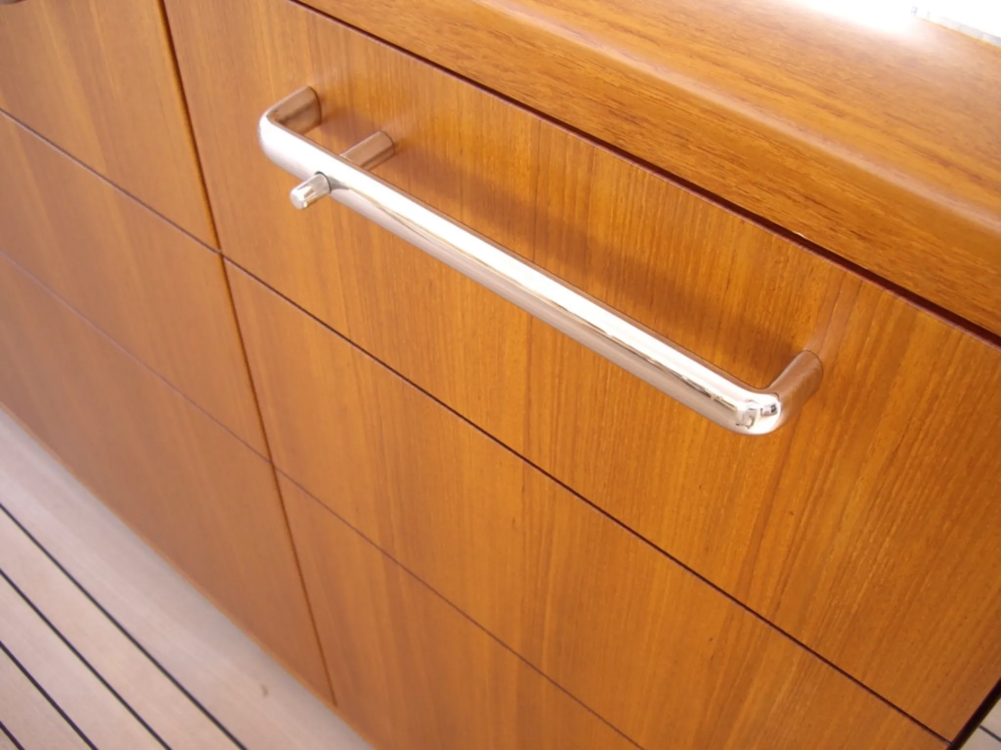 polished stainless steel draw handle made from oval shaped tubing and joiner bends