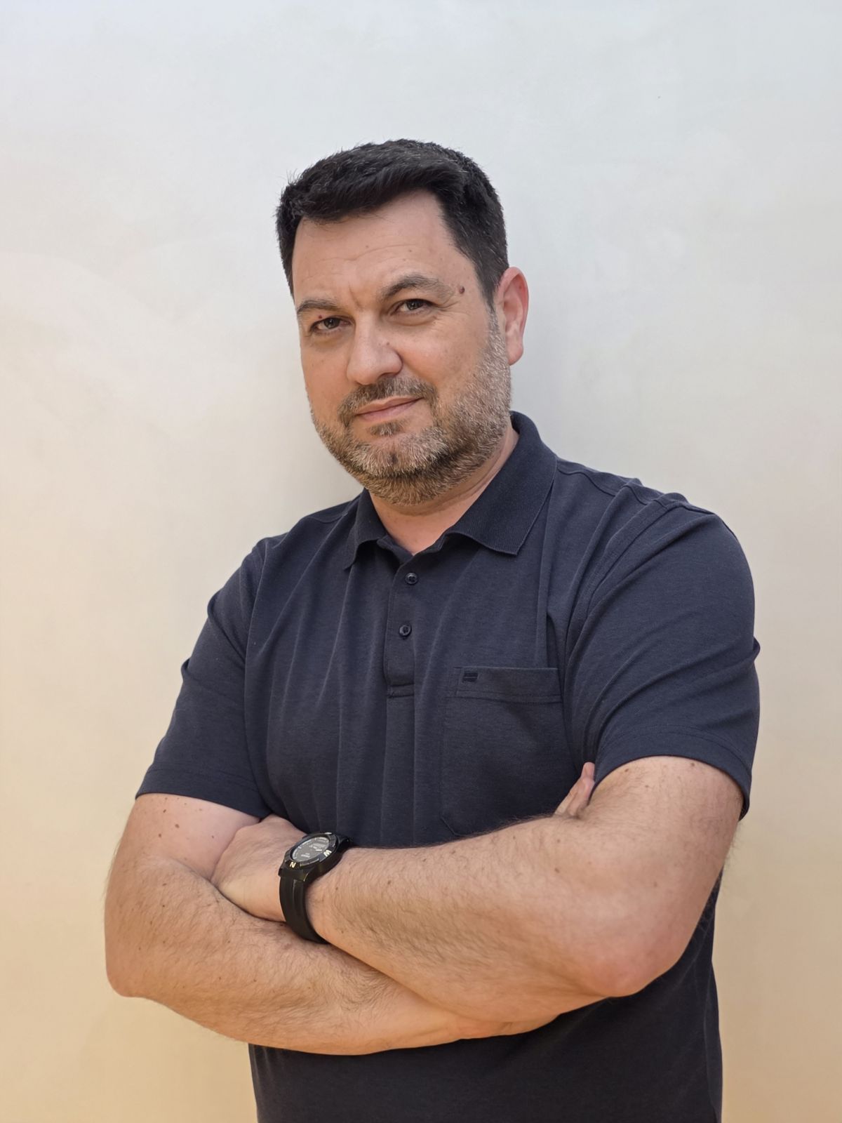 Momchil Nikolov