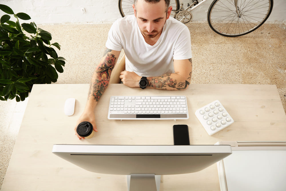 Flex Desk: Definition, Vorteile und Umsetzung flexibler Arbeitsplätze