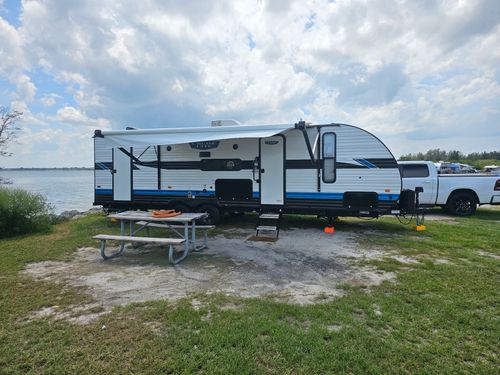 Fifth wheel RV in the winter