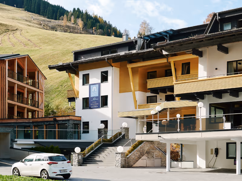 Hideaway Saalbach Eingang im Sommer