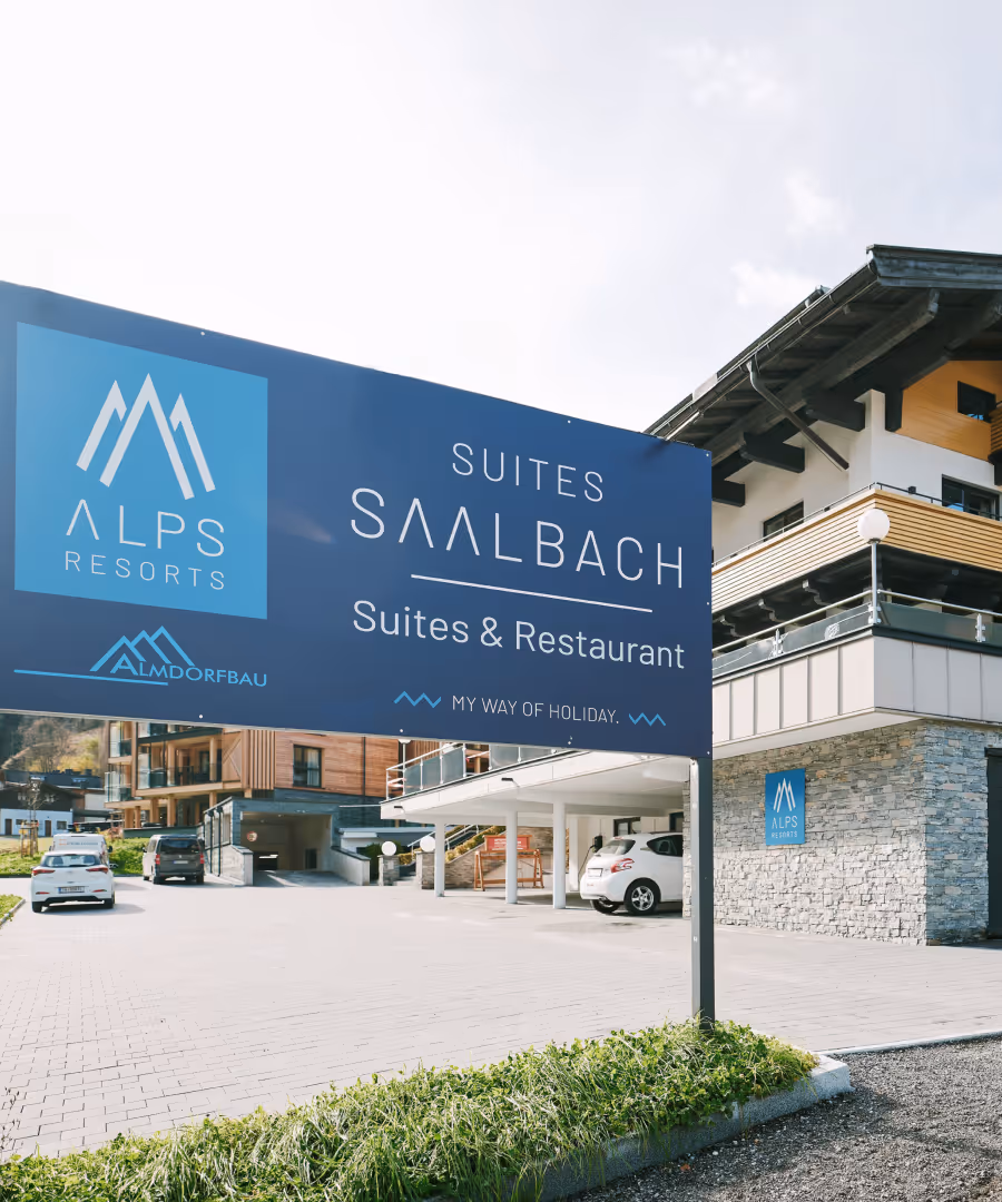 Eingangsbereich des Hideaway Saalbach direkt an der Skipiste gelegen