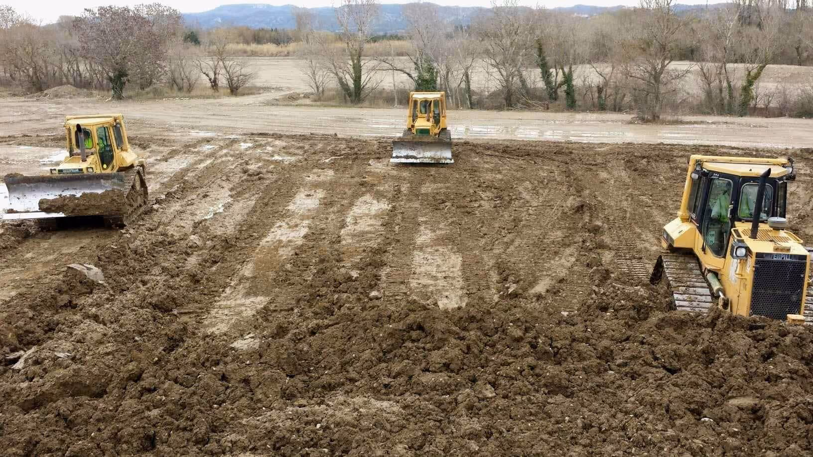 Une vision d'ensemble et la sécurité sont le gage d'un bon résultat dans le cadre d'une mission de terrassement, de démolition, d'enrochement ou de viabilisation terrain.