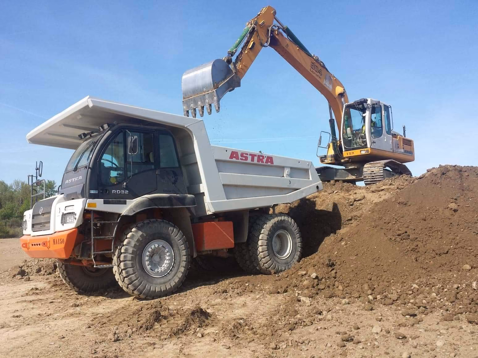 Avec 2CJ, nous accompagnons aujourd’hui de nombreux client pour des travaux de terrassement, de démolition, d’enrochement et de viabilisation terrain.