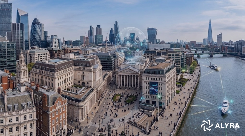 Une vue aérienne du centre financier de Londres (la City), mêlant architecture historique (bâtiments en pierre et colonnes) et gratte-ciel modernes. Au-dessus des rues animées et de la Tamise, une sphère numérique lumineuse et un réseau de lignes connectées illustrent la technologie blockchain et la tokenisation d'actifs réels.