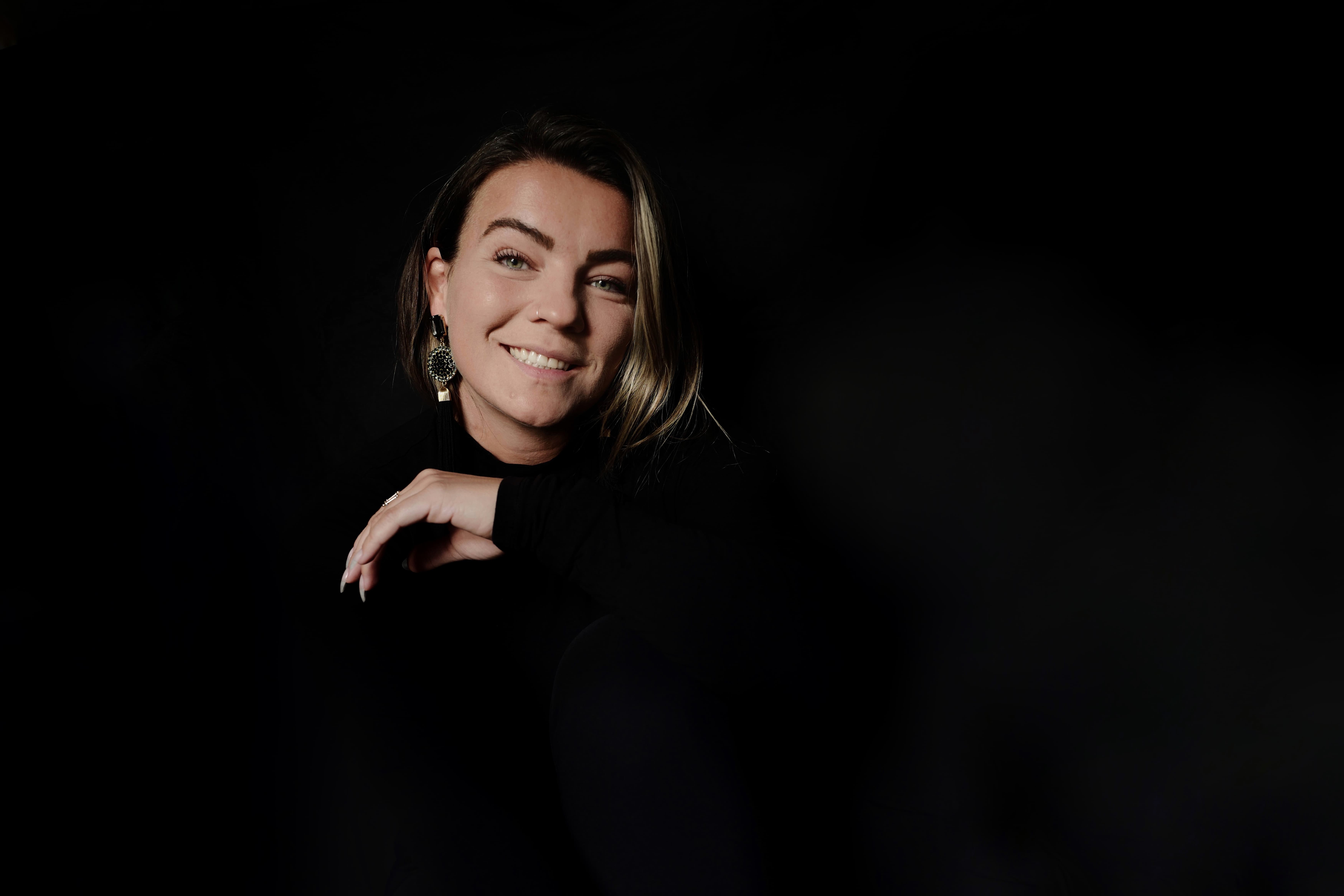 Dajana Eder beim Talk der FREIGEFAHREN-Premiere