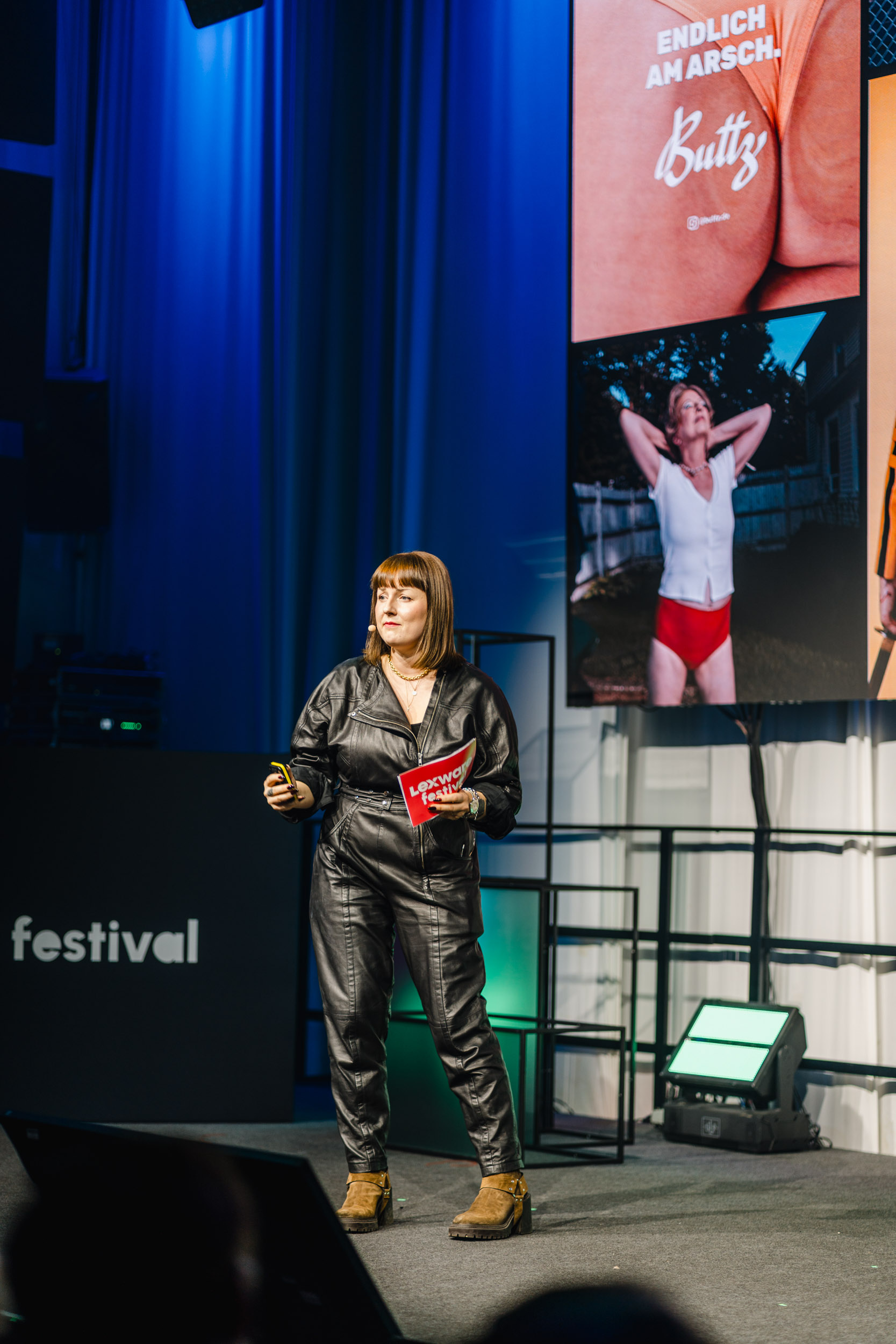 Toyah Diebel pitcht ihre Marke Buttz auf der Bühne des Lexware Festivals 2025.