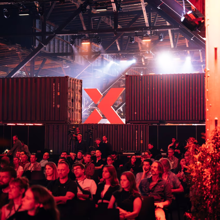 Publikum vor der Bühne des Lexware Festivals 2026 im Schuppen 52 in Hamburg
