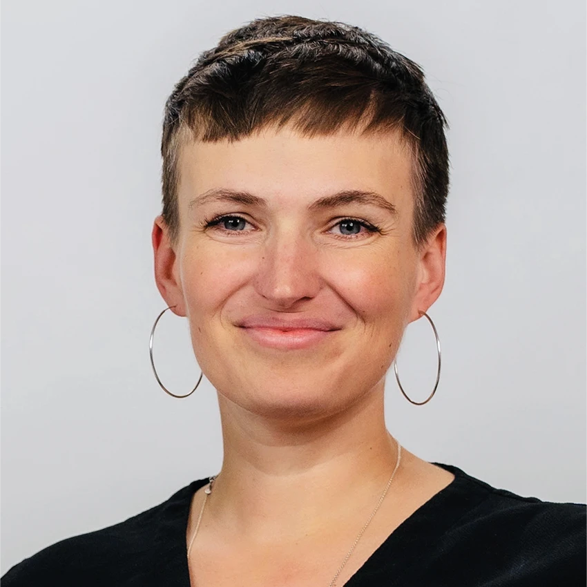 Portrait von Julia - Beitragsbild von Lexware Tell Your Story