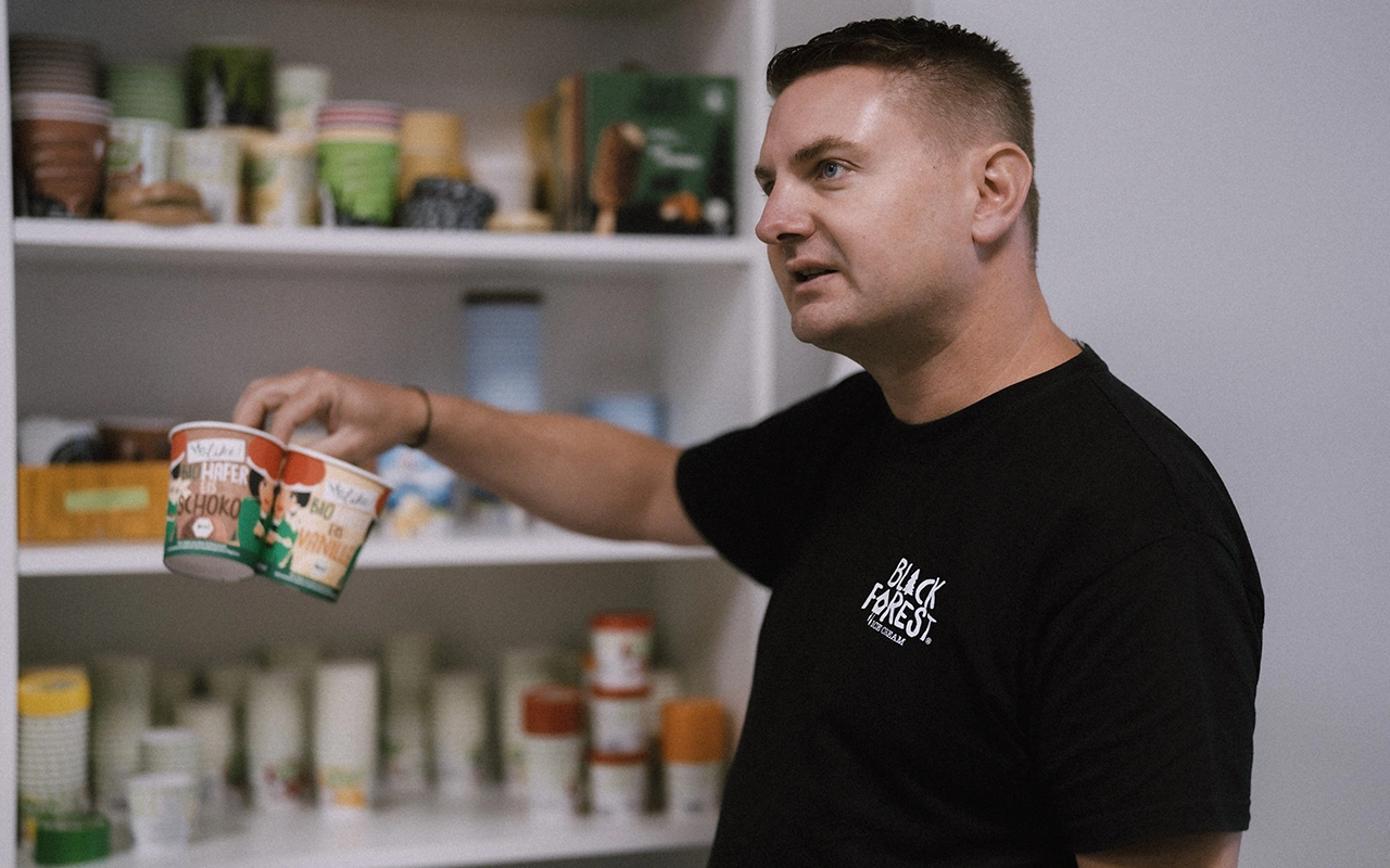 Matthias Rothacher spricht über die Besonderheiten seines Speiseeises