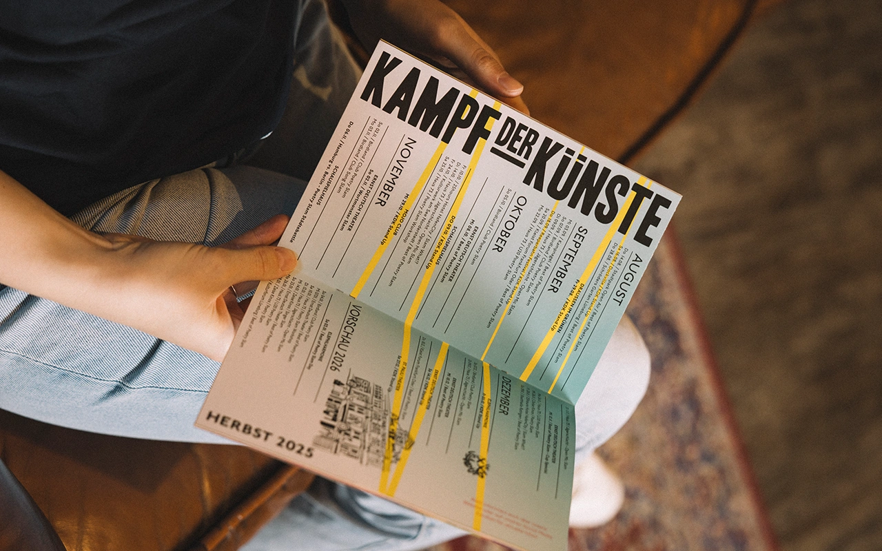 Ein Programmheft eines Poetry Slams von Kampf der Künste