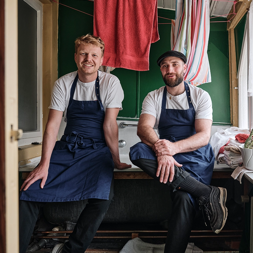 Nico Heuer und Yannik Spielmann vor dem Hawara